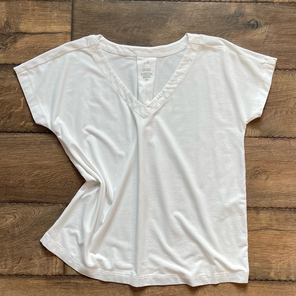 JJill•White V-Neck Top